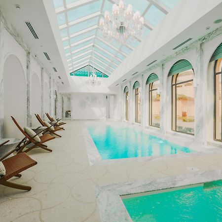 Royal Saray Resort Manama Exterior foto