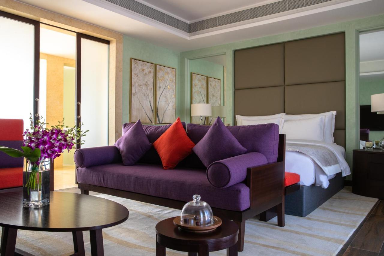 Royal Saray Resort Manama Exterior foto A bedroom at the hotel