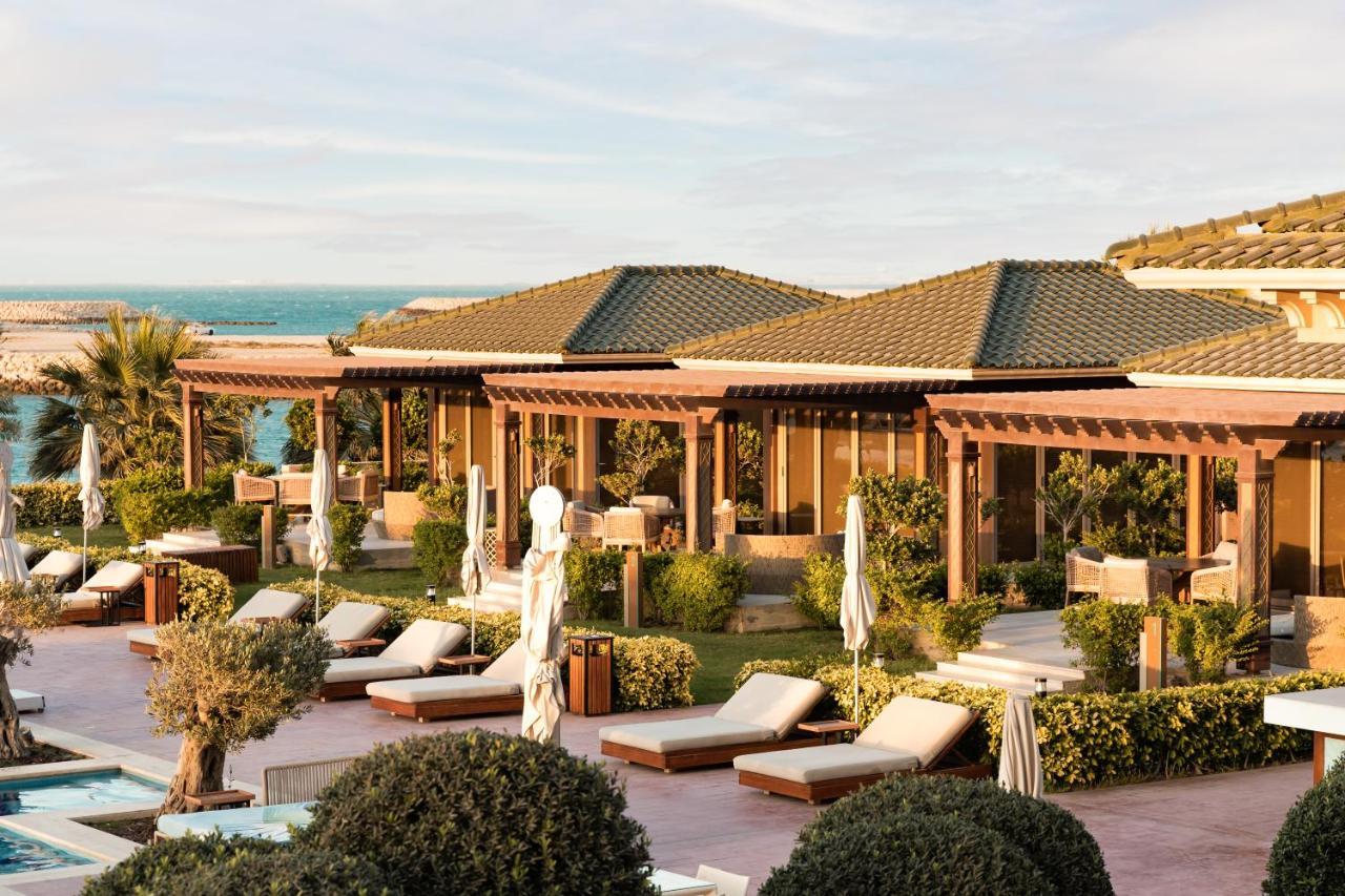 Royal Saray Resort Manama Exterior foto The resort's spa