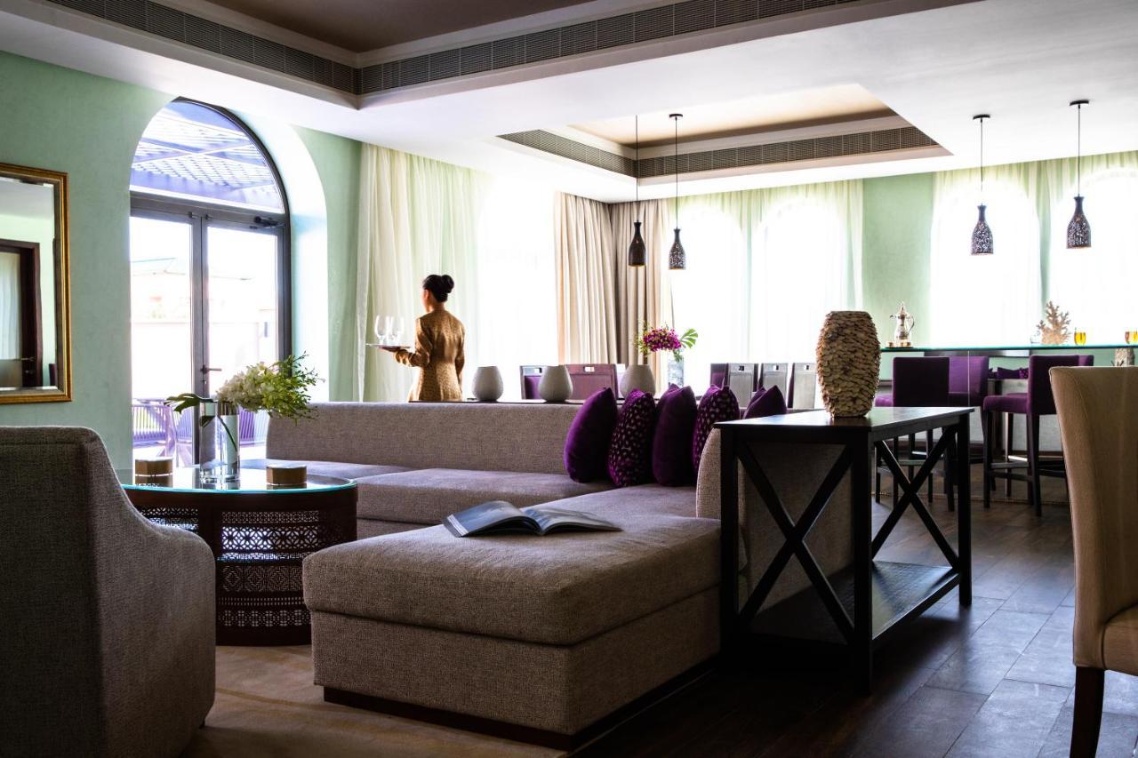 Royal Saray Resort Manama Exterior foto The interior of a suite at the hotel