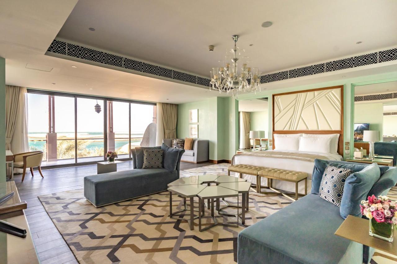 Royal Saray Resort Manama Exterior foto A suite at the hotel