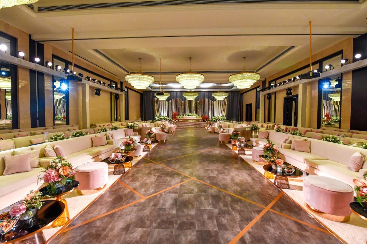 Royal Saray Resort Manama Exterior foto The interior of the ballroom