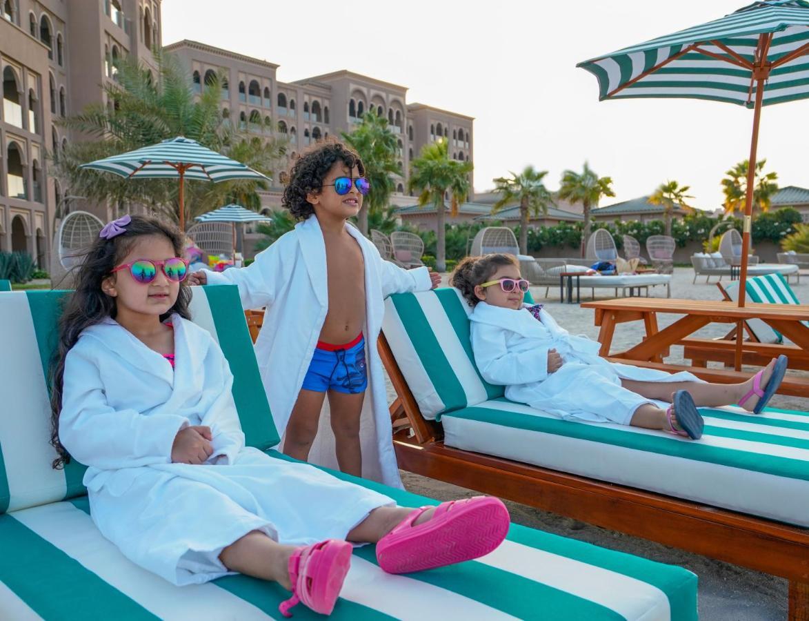 Royal Saray Resort Manama Exterior foto Children at the Atlantis Water World