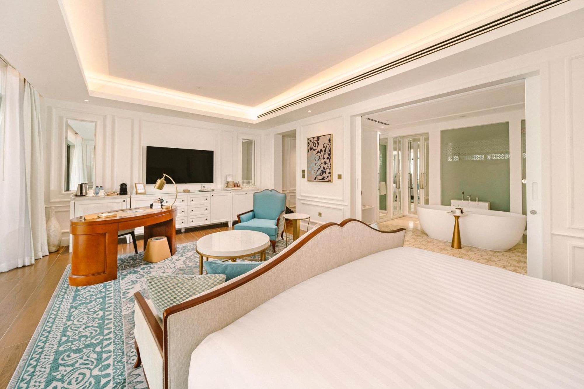 Royal Saray Resort Manama Exterior foto A suite at the hotel