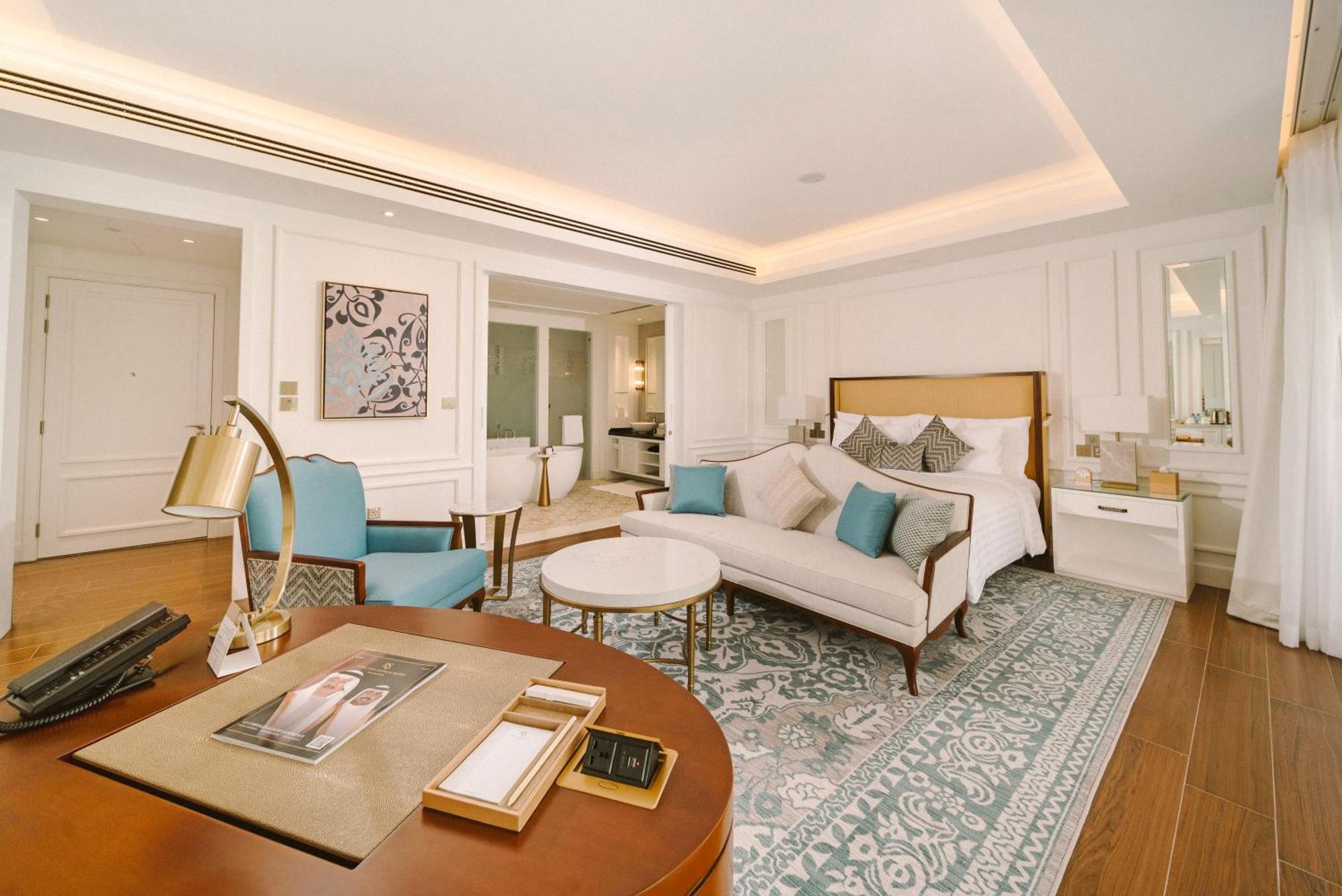 Royal Saray Resort Manama Exterior foto A suite at the hotel