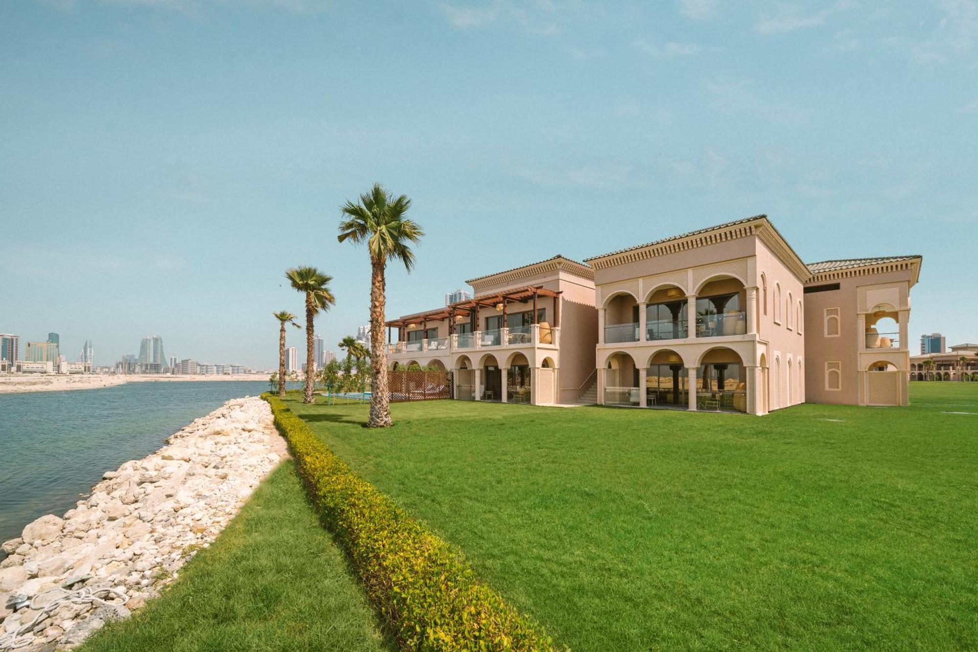 Royal Saray Resort Manama Exterior foto A villa in Al Reef