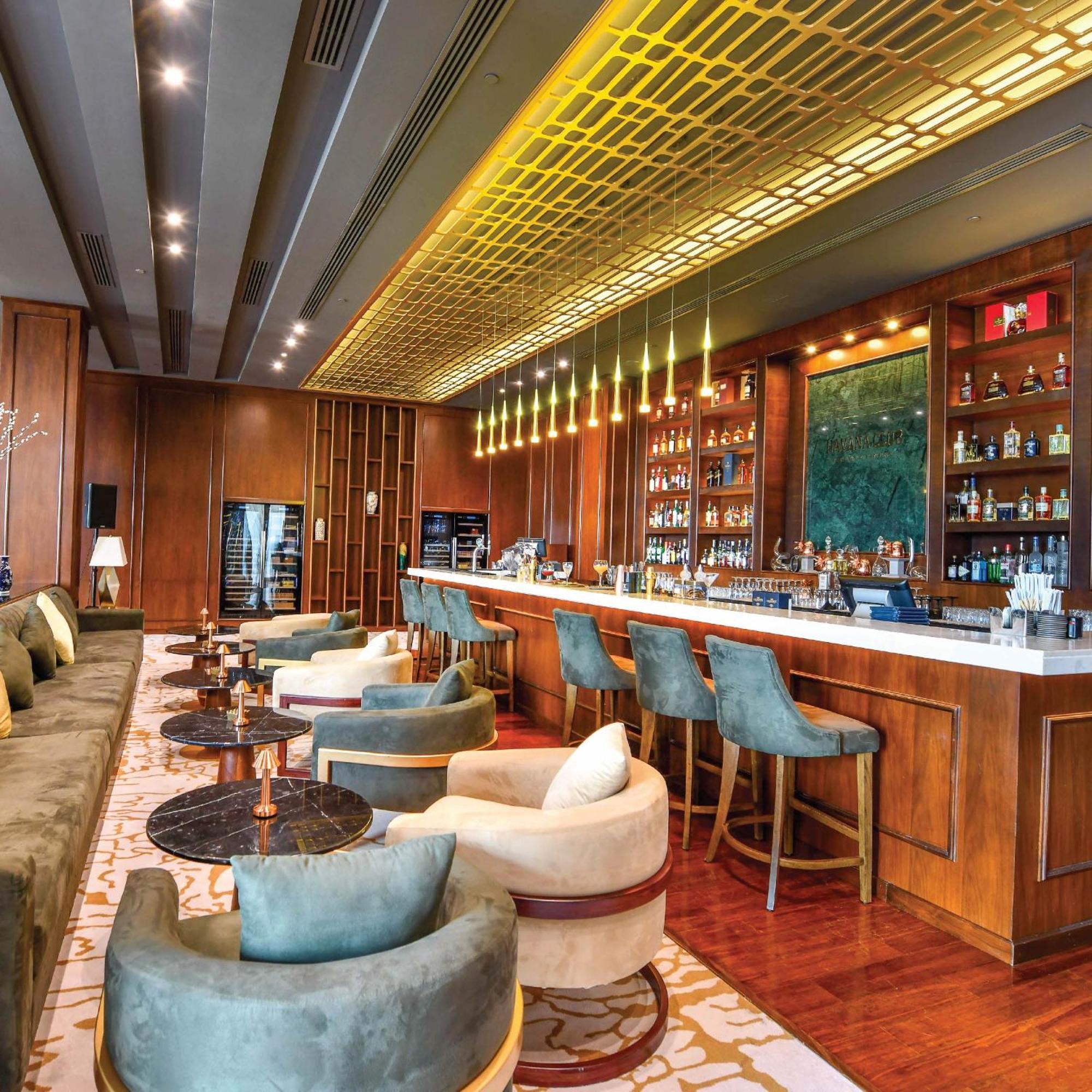 Royal Saray Resort Manama Exterior foto The Bar