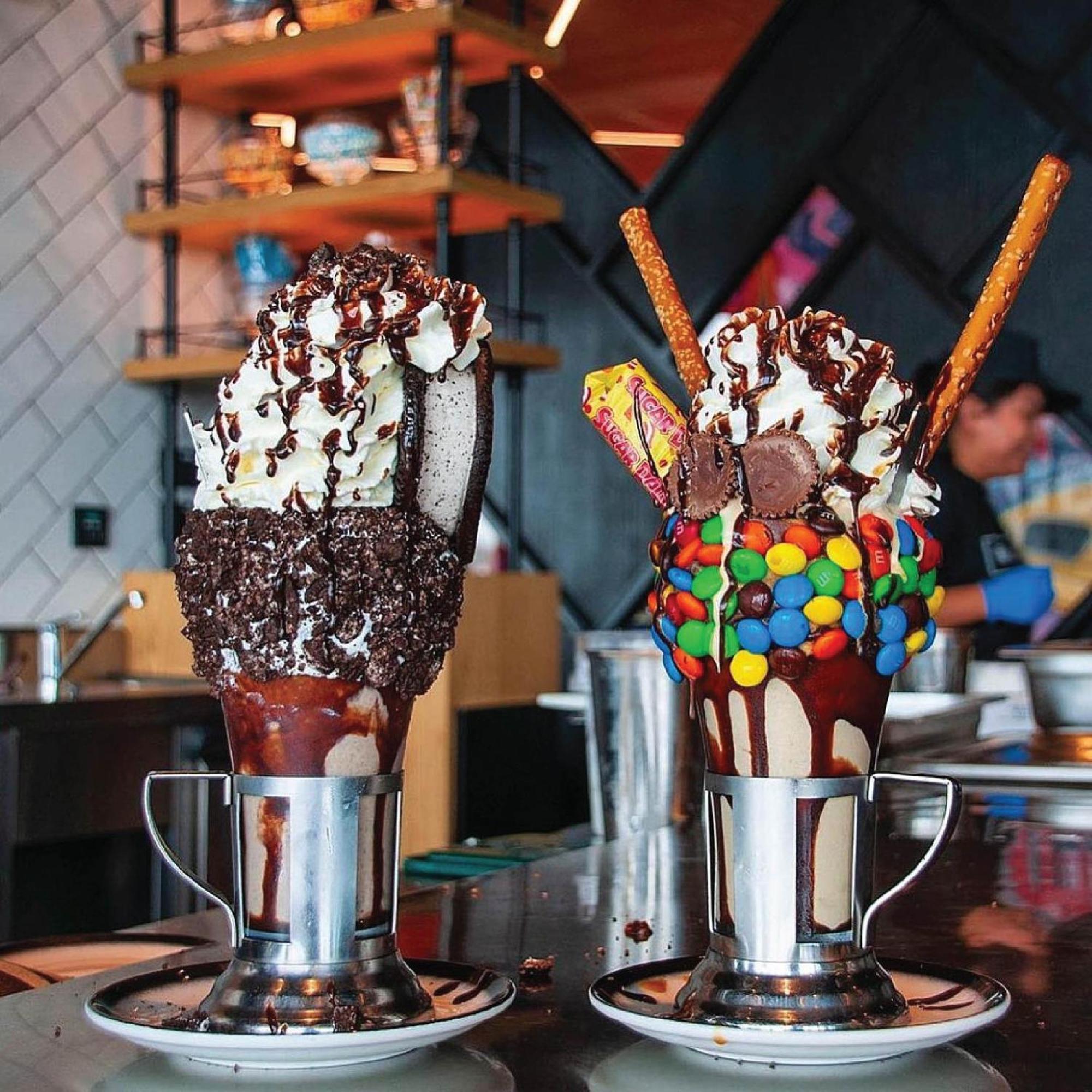 Royal Saray Resort Manama Exterior foto Two milkshakes