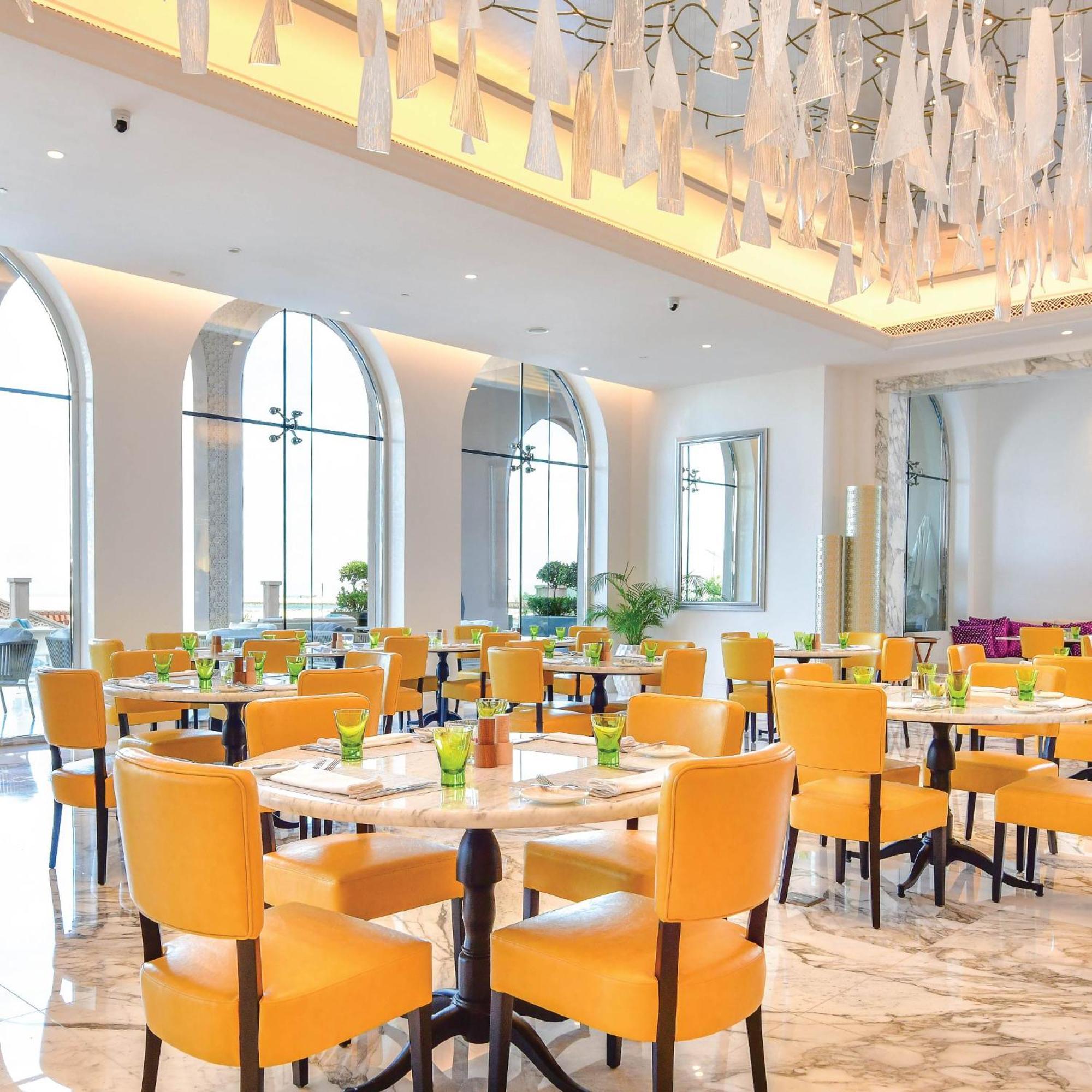 Royal Saray Resort Manama Exterior foto The restaurant