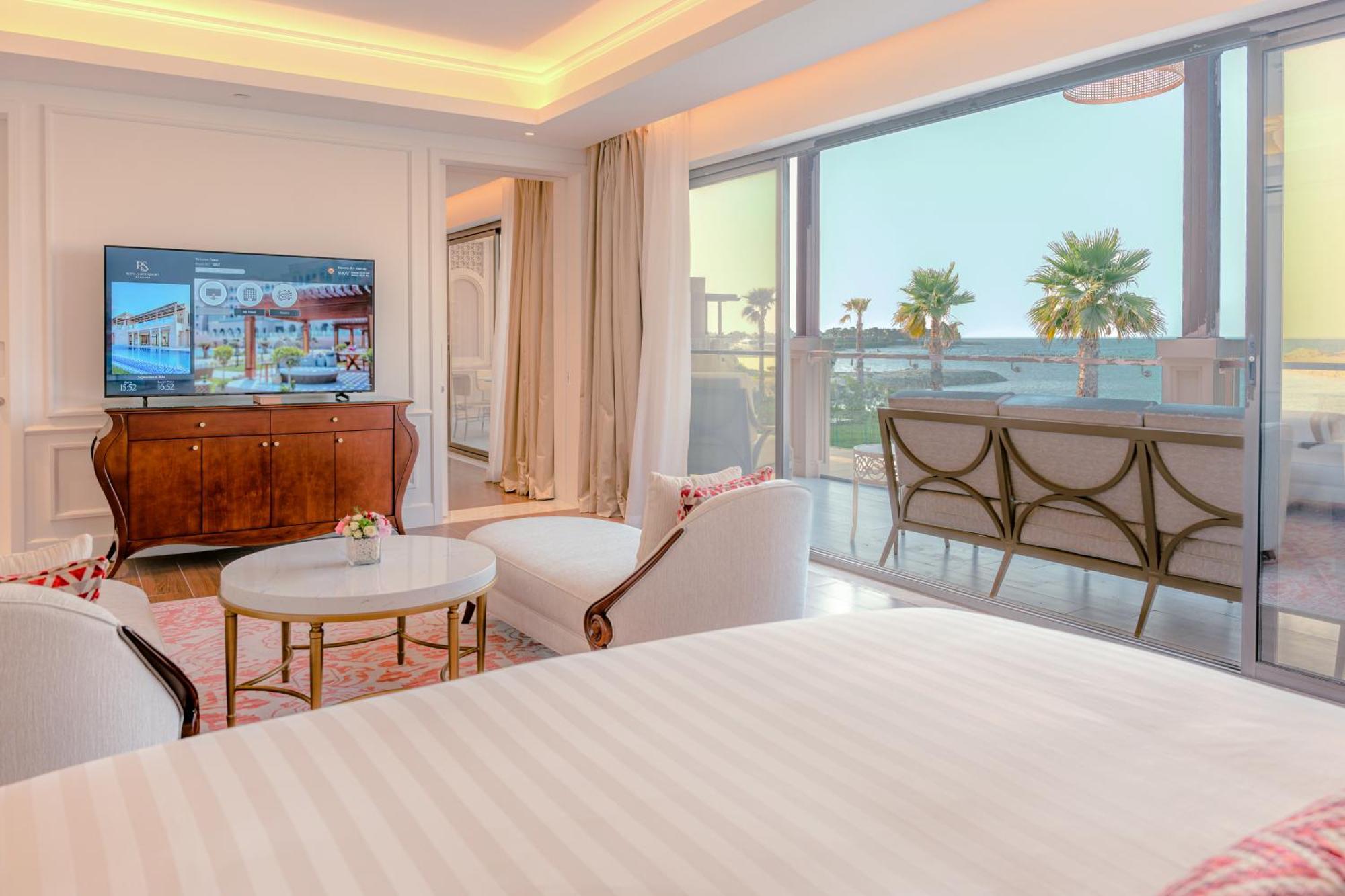 Royal Saray Resort Manama Exterior foto A bedroom at the hotel