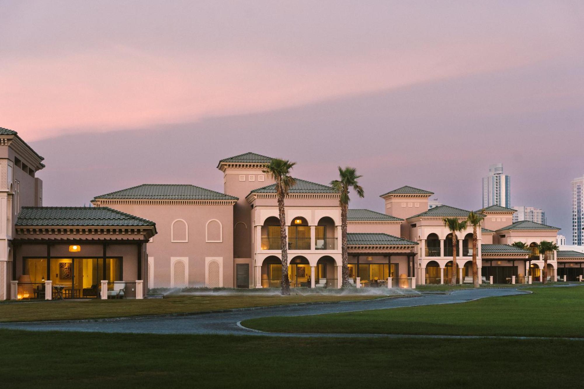 Royal Saray Resort Manama Exterior foto