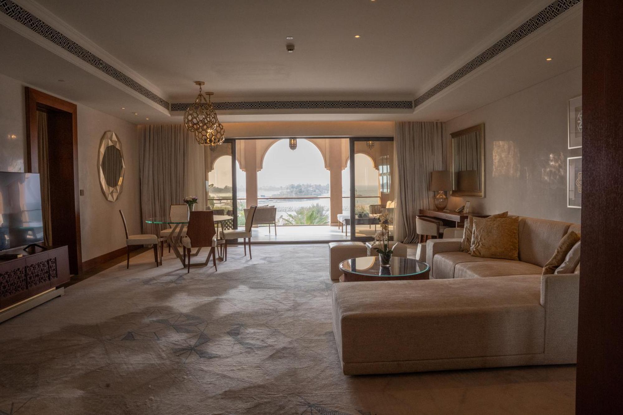 Royal Saray Resort Manama Exterior foto