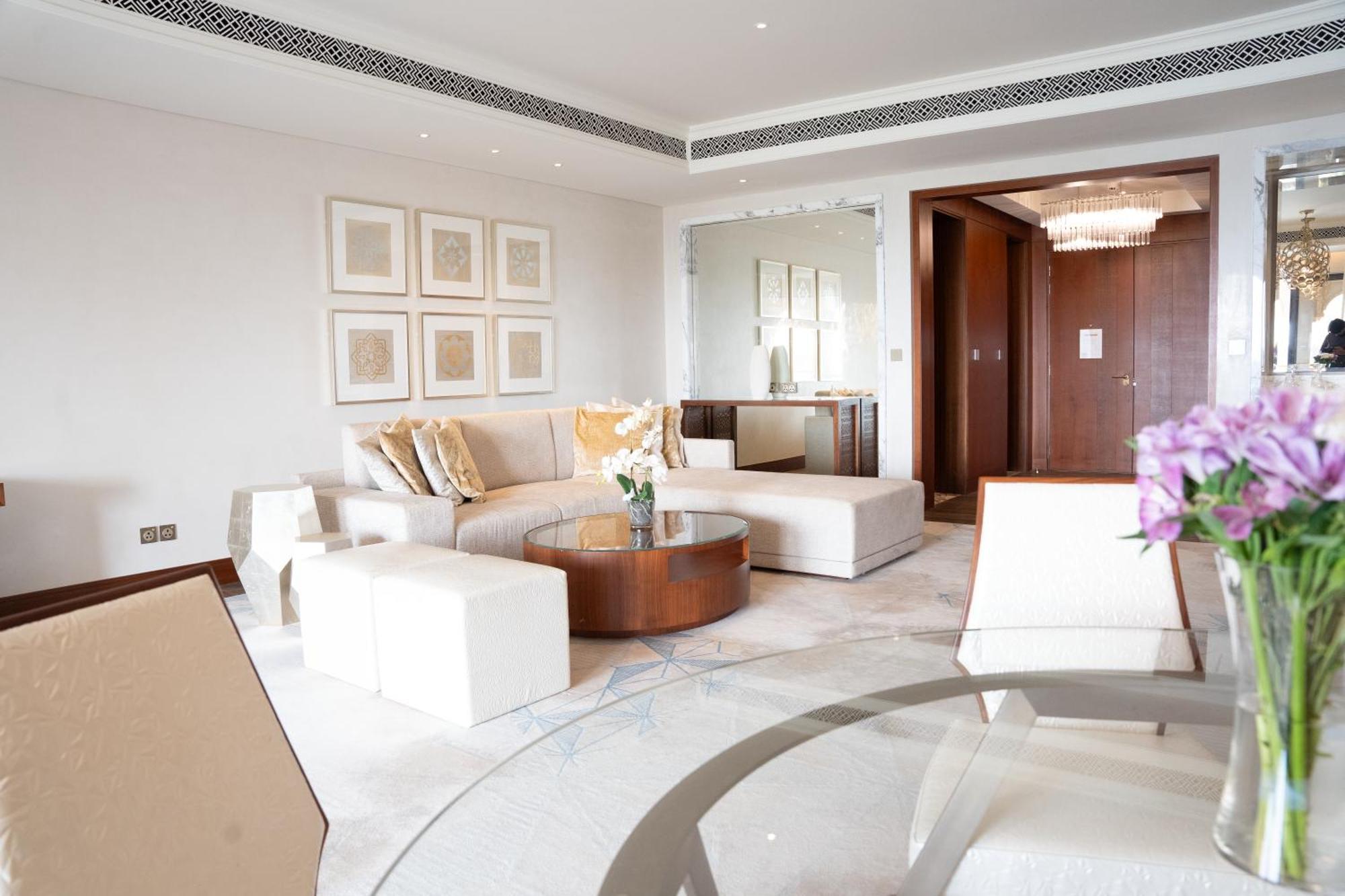 Royal Saray Resort Manama Exterior foto