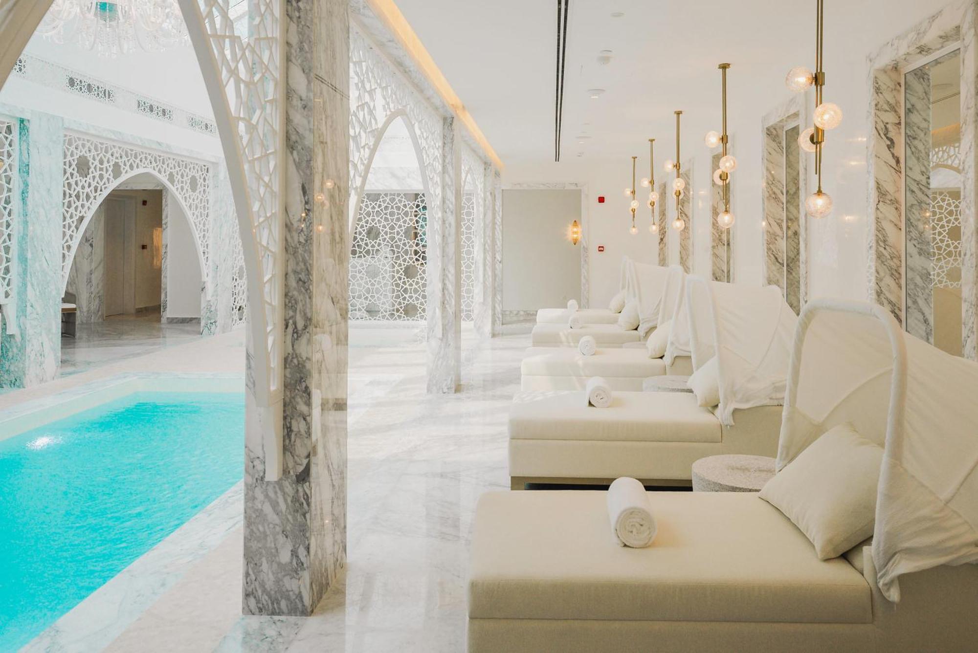 Royal Saray Resort Manama Exterior foto